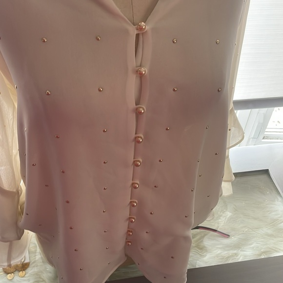 Beautiful white classy top with pearl buttons size PS - Picture 2 of 5